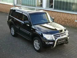 Schwarz Gebraucht 2015 Mitsubishi Pajero SUV | 22.999 € (Fairer Preis)