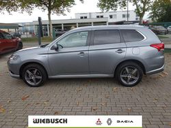 Grau Gebraucht 2017 Mitsubishi Outlander Top SUV | 19.490 €