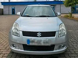 Silber Gebraucht 2007 Suzuki Swift Kleinwagen | 1.450 €