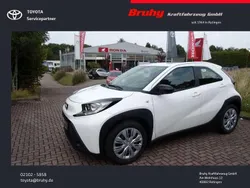 Weiß Neu 2025 Toyota Aygo X-play Kleinwagen | 15.899 €