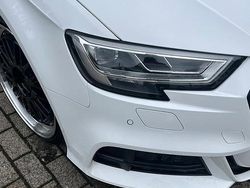 Weiß Gebraucht 2019 Audi A3 Sportback Design Kombi | 19.900 € (Fairer Preis)