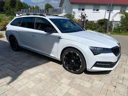Weiß Gebraucht 2020 Skoda Superb SportLine Kombi | 32.900 € (Fairer Preis)