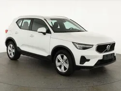 Crystal white perlglanzeffekt Neu 2025 Volvo XC40 Core SUV | 37.084 € (Superpreis)