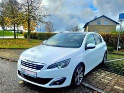 Blanc banquise Gebraucht 2015 Peugeot 308 Allure Kleinwagen | 9.900 € (Etwas zu teuer)
