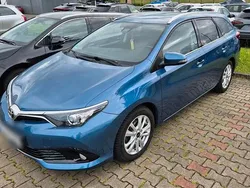 Blau Gebraucht 2016 Toyota Auris Touring Sports Kombi | 12.500 €