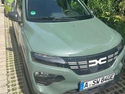 Grün Gebraucht 2023 Dacia Spring Essentiel Kleinwagen | 11.799 € (Guter Preis)