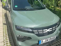 Grün Gebraucht 2023 Dacia Spring Essentiel Kleinwagen | 12.500 € (Fairer Preis)