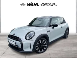 Weiß Gebraucht 2022 Mini Cooper Classic Kleinwagen | 20.890 € (Etwas zu teuer)