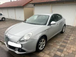 Silber Gebraucht 2011 Alfa Romeo Giulietta Turismo Kleinwagen | 2.900 € (Fairer Preis)