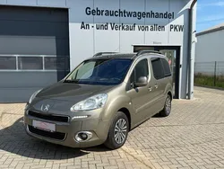 Braun Gebraucht 2012 Peugeot Partner Tepee Active Van / Kleinbus | 8.500 € (Etwas zu teuer)