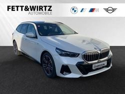 Mineralweiß metallic Gebraucht 2024 BMW 540 M Sport Kombi | 62.900 €