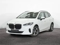 Weiß Gebraucht 2024 BMW 218 Active Tourer Performance Van / Kleinbus | 27.950 € (Superpreis)