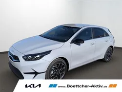 Grau Neu 2025 Kia Ceed Limousine | 26.180 € (Etwas zu teuer)
