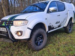 Weiß Gebraucht 2014 Mitsubishi L200 Abholung | 13.500 € (Teuer)