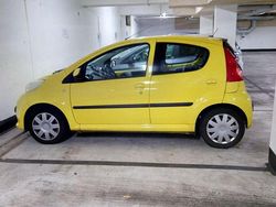 Gelb Gebraucht 2006 Peugeot 107 Filou Kleinwagen | 1.800 € (Fairer Preis)