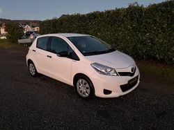 Weiß Gebraucht 2014 Toyota Yaris Cool Kleinwagen | 6.990 € (Fairer Preis)