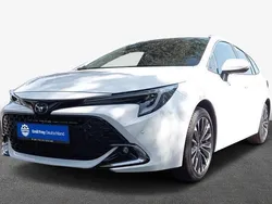 Weiß Gebraucht 2023 Toyota Corolla Team Kombi | 27.790 € (Fairer Preis)