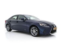 Blau Gebraucht 2018 Lexus IS300h Business Edition Limousine | 15.445 €