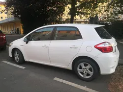 Weiß Gebraucht 2011 Toyota Auris Hybrid Kombi | 6.500 € (Guter Preis)