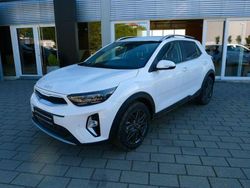 Snow white pearl met.(swp) Gebraucht 2024 Kia Stonic SUV | 23.490 € (Etwas zu teuer)