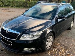 Schwarz Gebraucht 2011 Skoda Octavia SportLine Kombi | 2.250 € (Guter Preis)