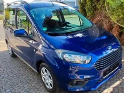 Blau Gebraucht 2018 Ford Tourneo Courier Trend Van / Kleinbus | 5.800 €