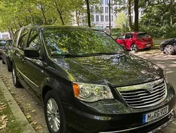 Grau Gebraucht 2012 Lancia Voyager Platinum Van / Kleinbus | 11.790 € (Teuer)