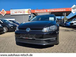 Deep black perleffekt (metallic) Gebraucht 2019 VW Golf VII Trendline Kombi | 15.200 € (Fairer Preis)