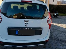 Weiß Gebraucht 2021 Dacia Lodgy Stepway Van / Kleinbus | 15.300 € (Etwas zu teuer)