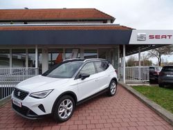 Nevada weiß / dach magnetic grau (metallic) Gebraucht 2024 Seat Arona FR SUV | 25.580 € (Teuer)