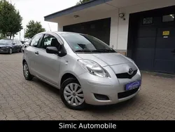 Silber Gebraucht 2009 Toyota Yaris Cool Limousine | 3.999 € (Fairer Preis)