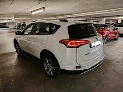 Weiß Gebraucht 2016 Toyota RAV4 SUV | 18.100 €