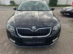 Schwarz Gebraucht 2014 Skoda Octavia Ambition Kombi | 6.900 € (Guter Preis)