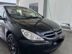 Schwarz Gebraucht 2001 Peugeot 307 Kleinwagen | 1.300 € (Fairer Preis)