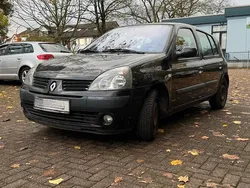 Schwarz Gebraucht 2004 Renault Clio II Kleinwagen | 700 € (Fairer Preis)