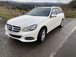 Weiß Gebraucht 2013 Mercedes E250 Limousine | 14.750 €