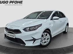 Weiß Neu 2025 Kia Ceed Vision Limousine | 23.190 € (Fairer Preis)