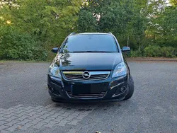 Schwarz Gebraucht 2014 Opel Zafira Family Van / Kleinbus | 5.700 € (Guter Preis)