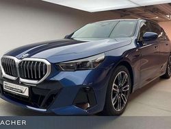Phytonicblau Gebraucht 2024 BMW 520 Comfort Edition Kombi | 50.749 € (Fairer Preis)