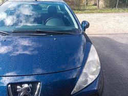 Blau Gebraucht 2008 Peugeot 207 CC Cabrio | 1.000 € (Teuer)