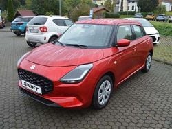 Burning red pearl Neu 2025 Suzuki Swift Club Kleinwagen | 21.390 €