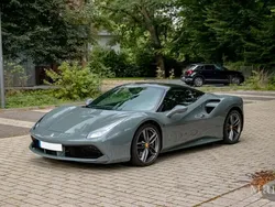 Grau (grigio medio) Gebraucht 2016 Ferrari 488 Coupé | 214.000 € (Superpreis)