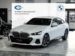 Mineralweiss Gebraucht 2024 BMW 520 M Sport Limousine | 53.668 € (Superpreis)