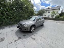 Grau Gebraucht 2010 VW Tiguan Sportline SUV | 6.000 € (Etwas zu teuer)
