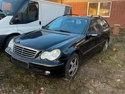 Schwarz Gebraucht 2003 Mercedes C180 Avantgarde Kombi | 1.200 € (Fairer Preis)