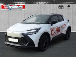 Platinumweiß perleffekt / dac Neu 2024 Toyota C-HR Team SUV | 37.990 € (Teuer)