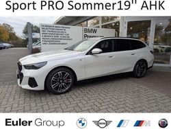 Weiss Gebraucht 2025 BMW 520 Performance Kombi | 49.733 €