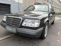Schwarz Gebraucht 1994 Mercedes E280 Kombi | 12.500 €