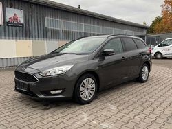 Grau Gebraucht 2017 Ford Focus Business Edition Limousine | 6.390 € (Fairer Preis)