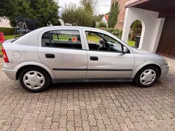 Grau Gebraucht 2001 Opel Astra Limousine | 2.200 € (Etwas zu teuer)